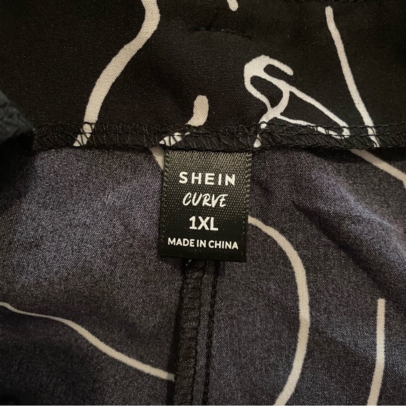 SHEIN Curve | Women’s Graphic Print Wide Leg Pants | Size 1XL - Picture 5 of 6